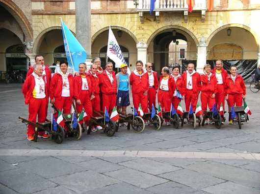 Roberto Giordano tra gli Scariolanti di Ravenna (foto C.Magnanelli)