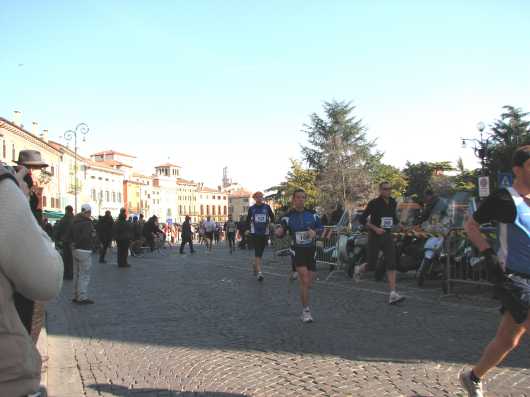 Il passaggio in piazza Bra