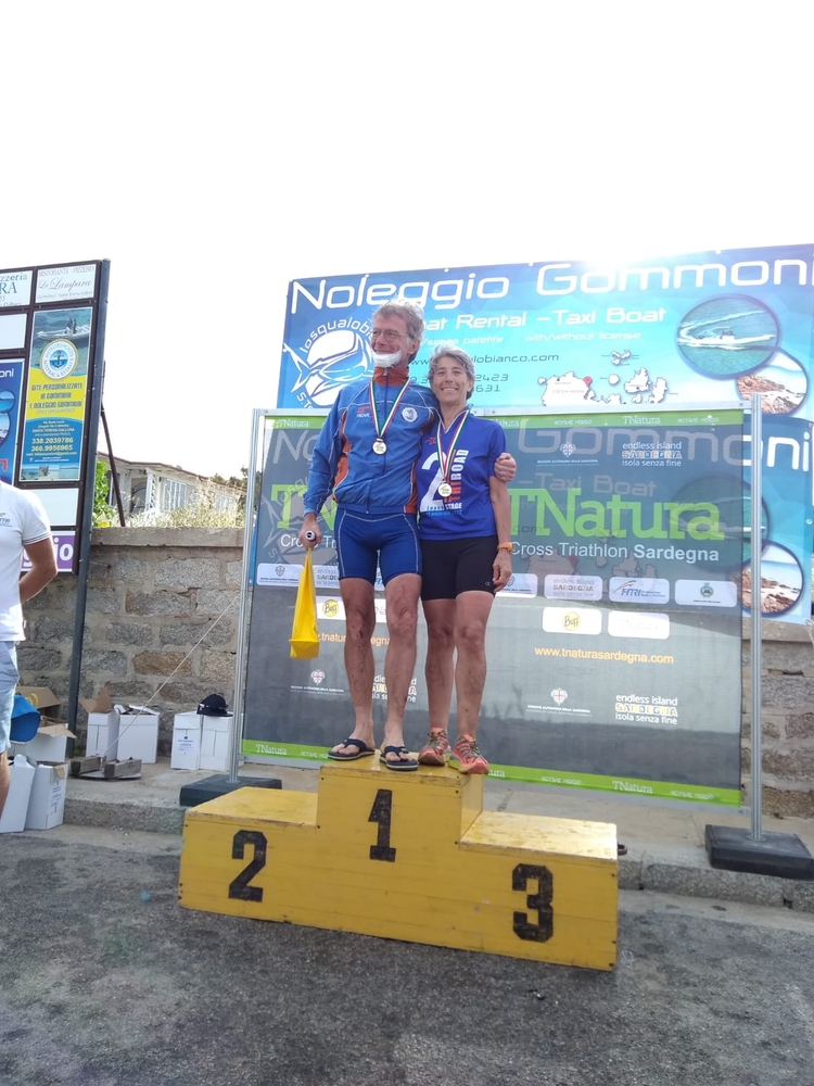 Gian (ricucito) e Luis sul podio di Santa Teresa di Gallura