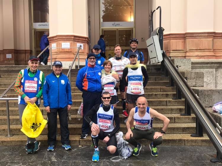 La foto di gruppo pre-maratona..purtroppo a ranghi ridotti causa lunghe code ai controlli..ma il gruppo Road c'è!!