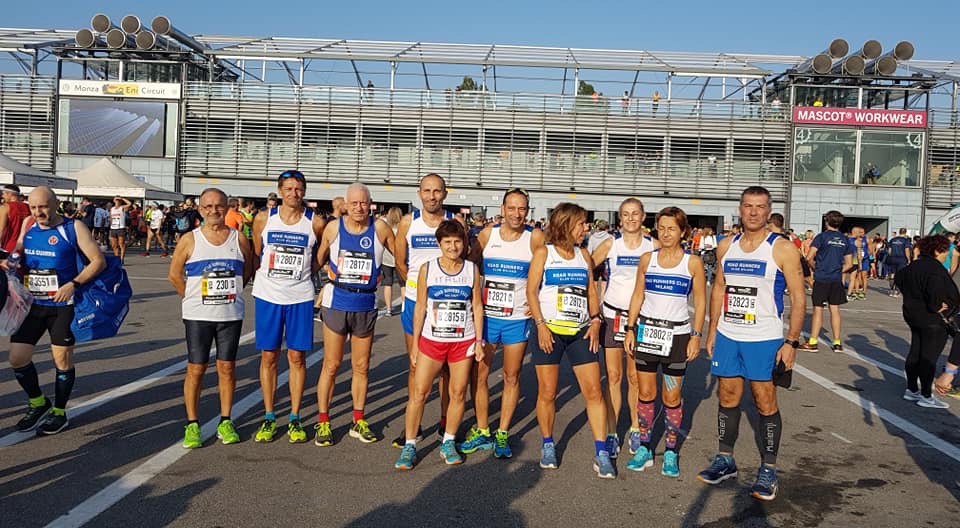 Tentativo di foto di gruppo a Monza..ma i soci partecipanti erano molti di più..