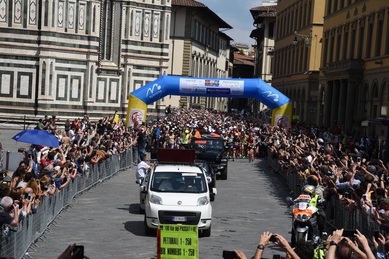 Partenza del Passatore 2019 ( foto dal sito web https://www.100kmdelpassatore.it)