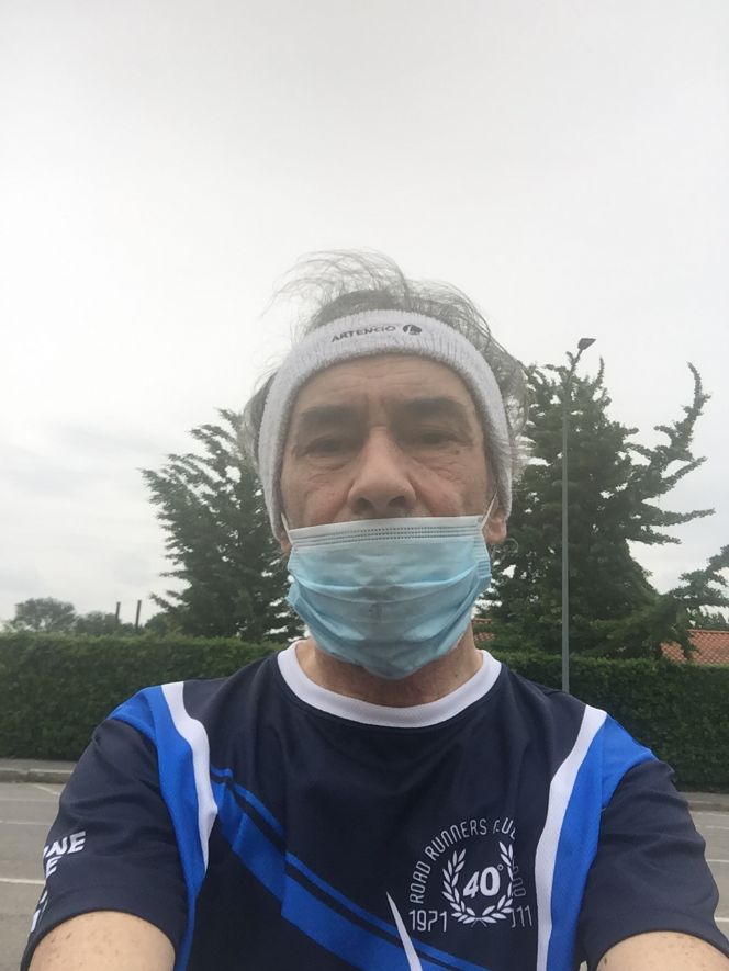 Quando l'uomo che cammina incontra il pistolero Paolo... altro che per un pugno di secondi, per lui non c'é scampo!
