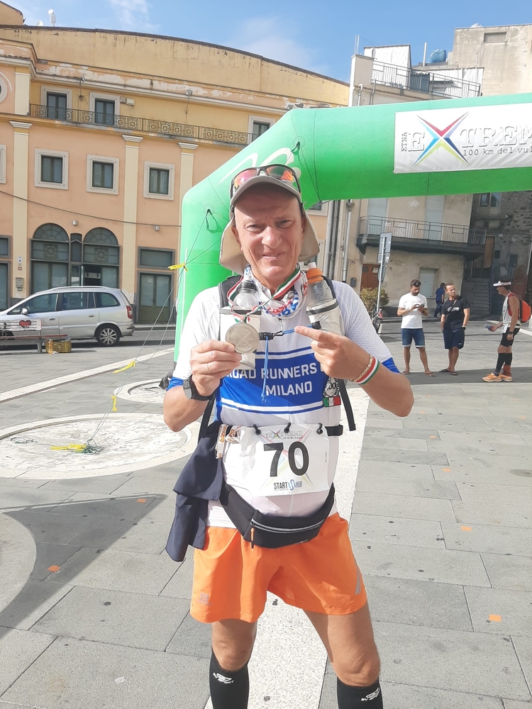 Il nostro Maurizio al traguardo della 100km del Vulcano