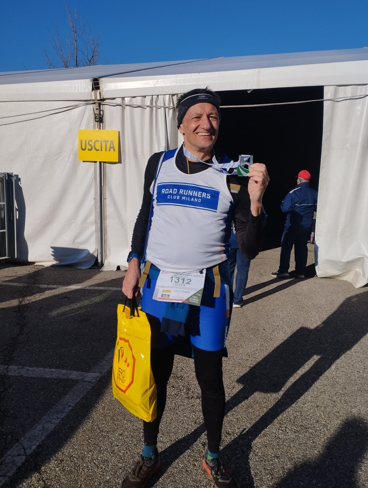 Un sorridente Marco Bertoletti al traguardo della Ecomaratona Clivus - Montefortiana