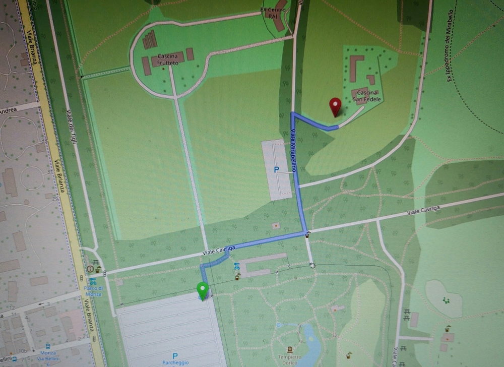 Il tragitto a piedi dal parcheggio del Parco di Monza alla Cascina San Fedele Il tragitto a piedi dal parcheggio del Parco di Monza alla Cascina San Fedele