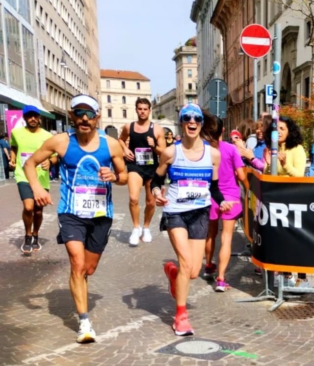 Una gagliarda Marina De Cesare all'ingresso in Vittorio Emanuele, per gli ultimi metri di gara