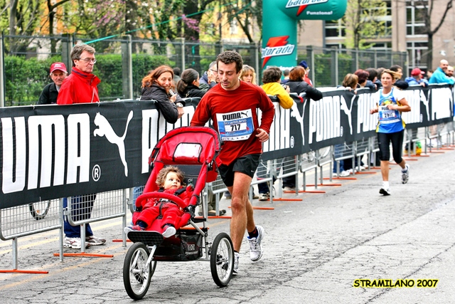 Rebecca corre la Stramilano con il suo papà