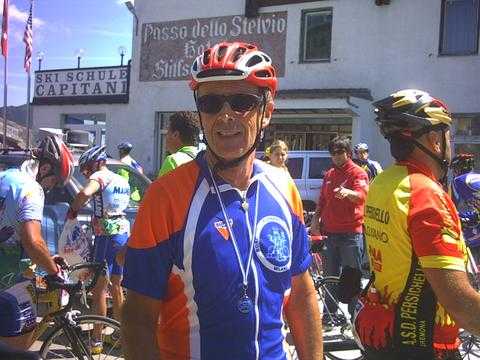 Andrea Lazzarini socio Road ciclista sullo Stelvio.