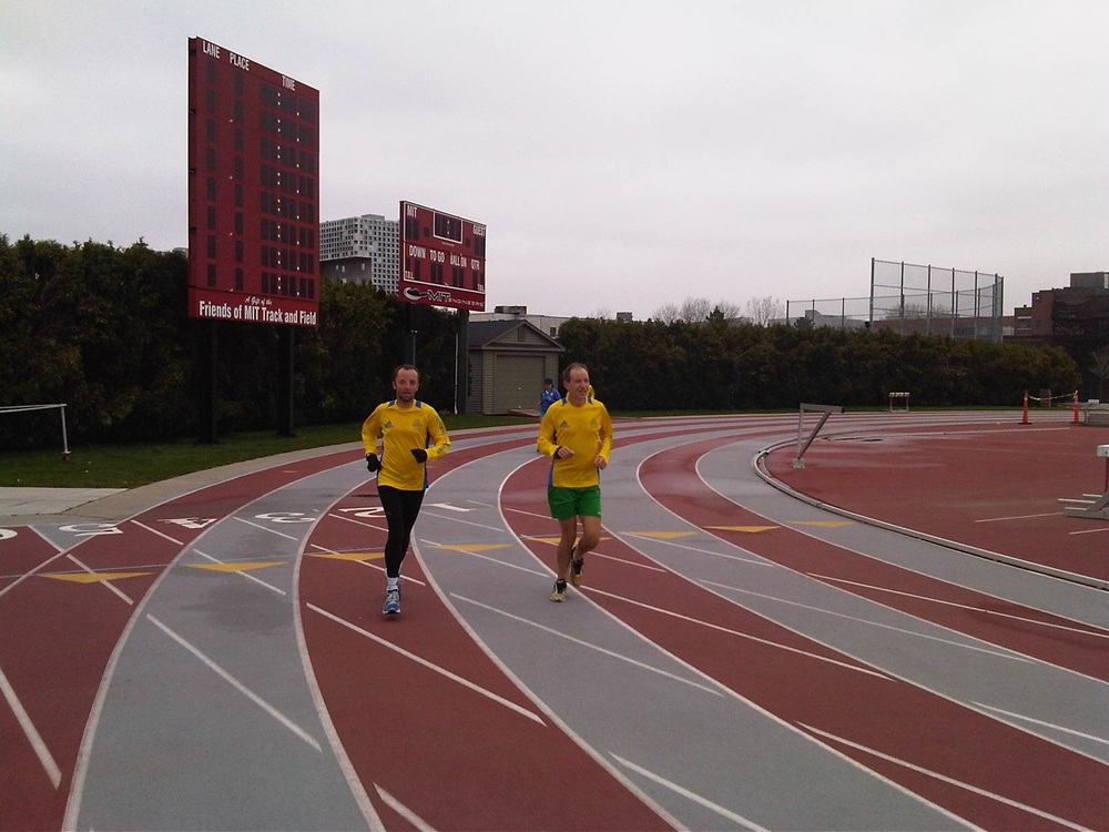 Alcuni eroi della Boston Marathon sulla pista (gratuita!) del MIT ( Massachusetts Institute of Technology ) 
