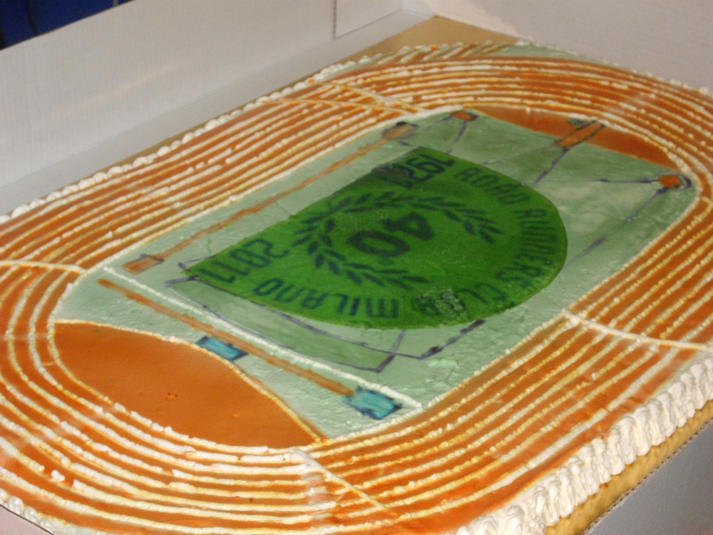 La TORTA del 40° ....non hanno lasciato nemmeno il cartone! :) 