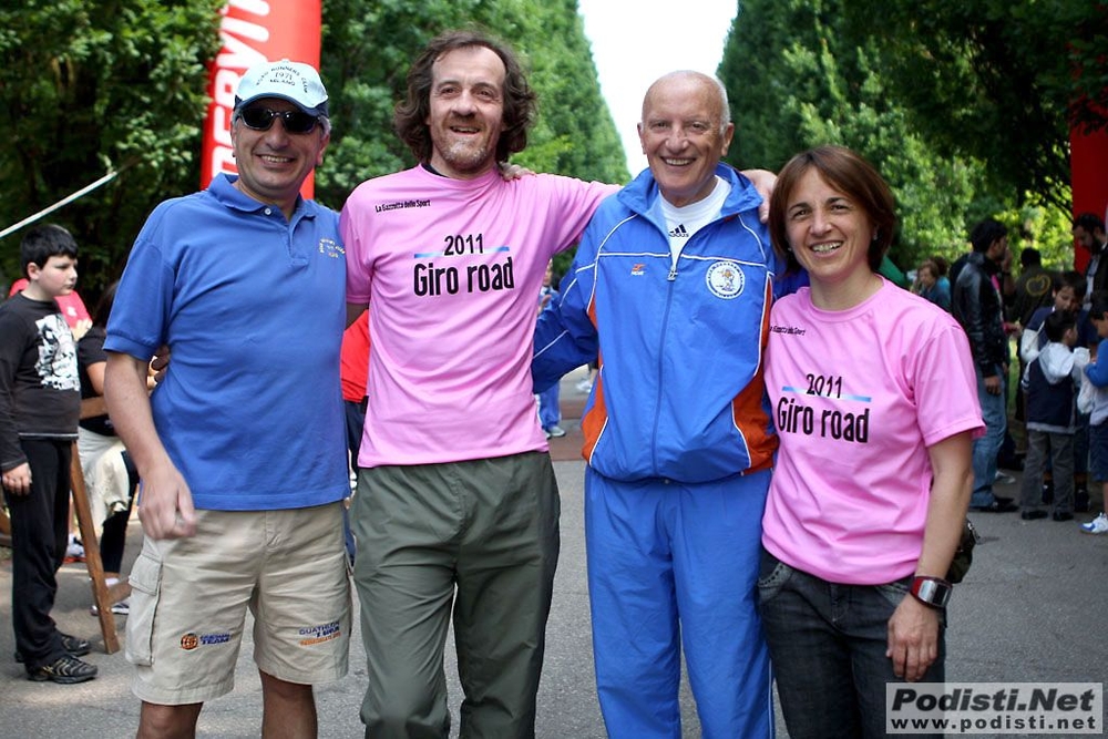 da six: Antonio (Direttore GiroRoad), Riki (vincitore edizione 2011, Isolano (Presidente GiroRoad), Sandra (vincitriceedizione 2011)