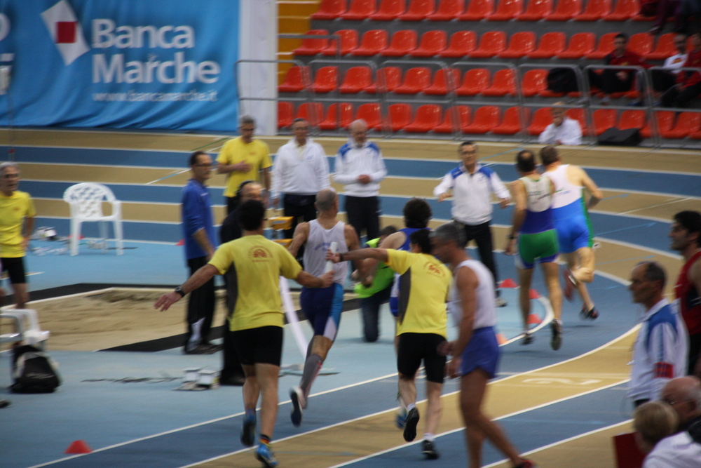 Staffetta 4x200 il cambio nella ressa Cimato-Alvazzi