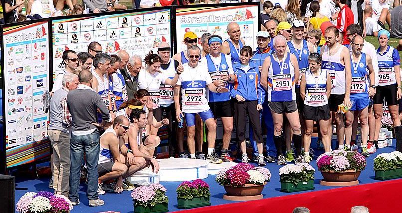 GRUPPONE ROAD SUL PODIO STRAMILANO