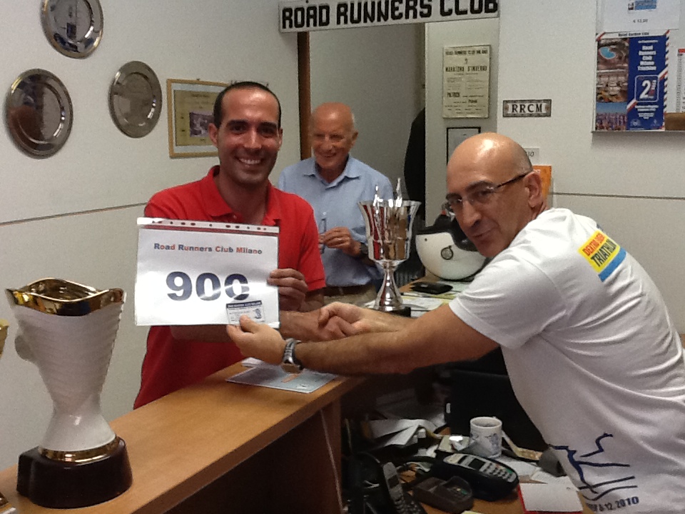 Marc Zarazaga, socio numero 900, al ritiro della tessera