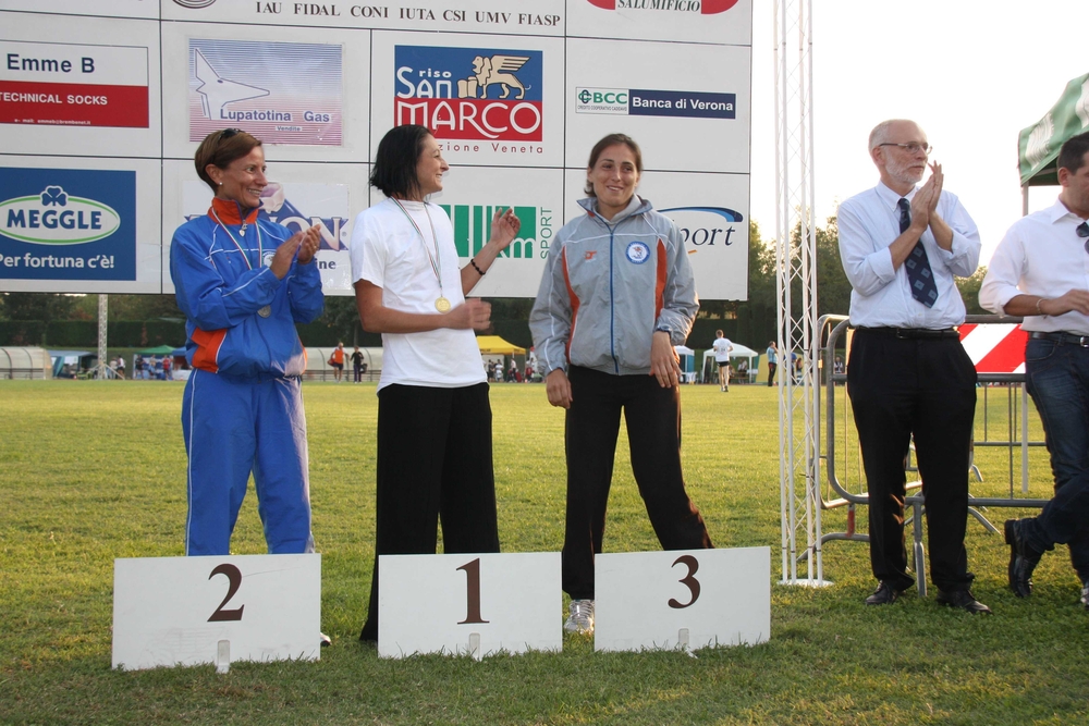 Loredana Lamonica e Sara Collura alla premiazione con il presidente Iuta Gregorio Zucchinali
