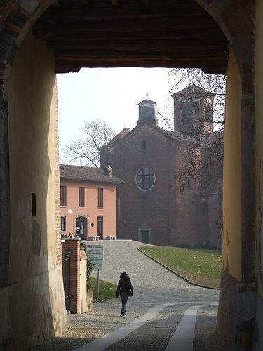 L'arco di ingresso dell'Abbazia di Morimondo L'arco di ingresso dell'Abbazia di Morimondo
