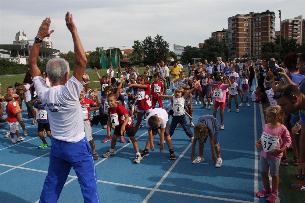 Pippo anima il gruppo con lezioni di ginnastica