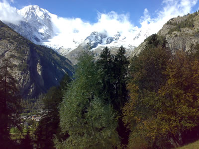 La stupenda cornice del Monte Bianco