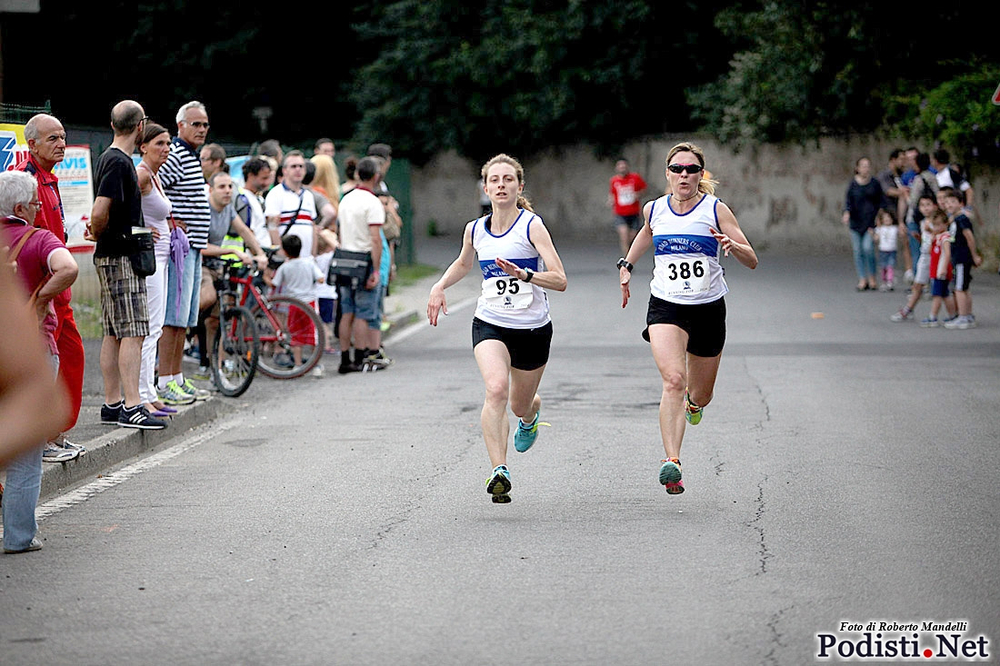 Giuliana Gargioni e Annalisa Geraneo in sincronia alla volata finale della Running For Senago.