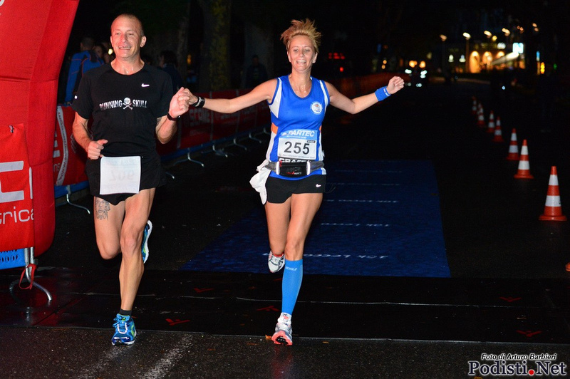 Simona Heidempergher al traguardo della 10 km del Manzoni.