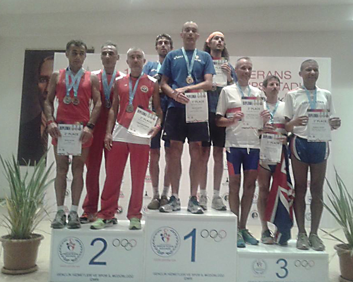 Daniel Facchinelli sul podio a squadre M40.