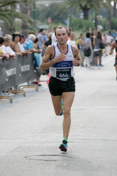 Alessandro Colombo all'arrivo della Maratonina dei Tre Pontili