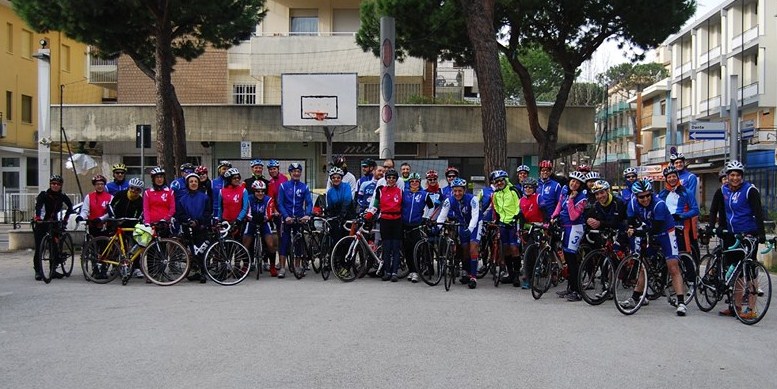 4° Tri Stage - allenamento bici di gruppo. 4° Tri Stage - allenamento bici di gruppo.