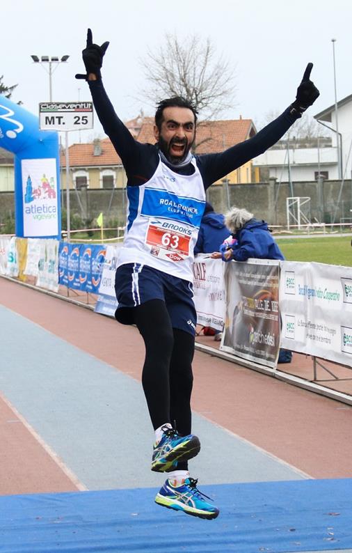 Luigi Batzella strafelice per il suo PB al traguardo della Scarpa d'Oro. <i>(ph. Valentino Capasso)</i>