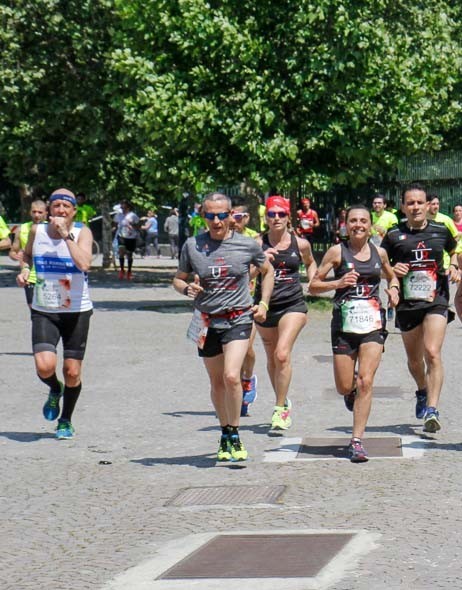 Il nostro gruppo al passaggio del Parco Sempione: il Manzai al comando ed io..che cerco di digerire la sabbia che ho appena ingoiato! Il nostro gruppo al passaggio del Parco Sempione: il Manzai al comando ed io..che cerco di digerire la sabbia che ho appena ingoiato!