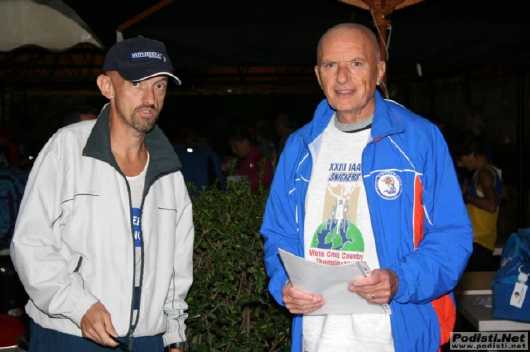 Il Presidente con il Cippi in piena notte a ritirare i pettorali!!!