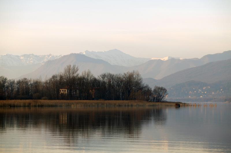 Scorcio del lago di Varese