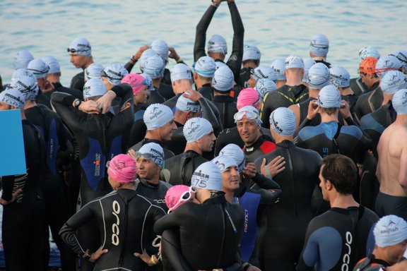 Il Capitano dispensa consigli ai debuttanti prima del via ...
