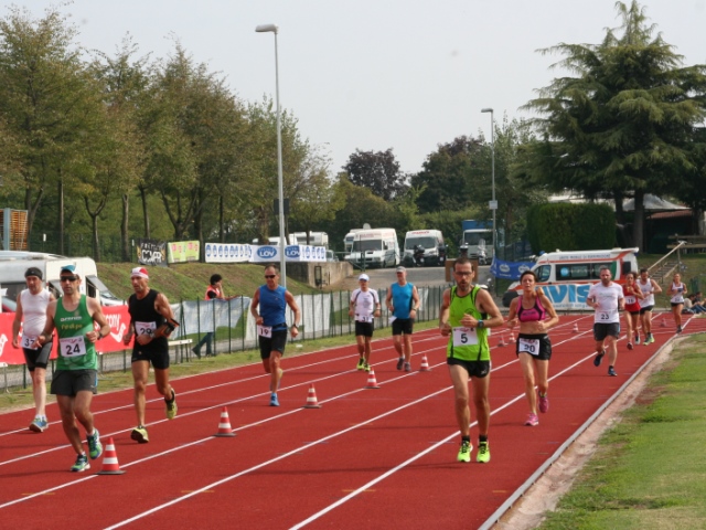 Festa dello sport alla Lupatotissima: ultramaratoneti e staffettisti, tutti a correre insieme